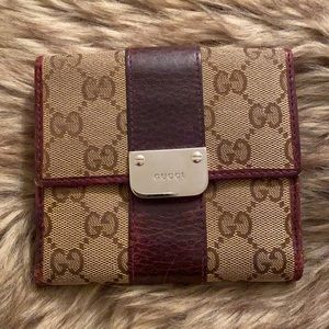Gucci compact wallet